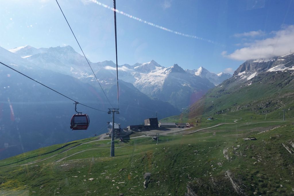 Depuis Zinal en télécabine jusqu'à l'Espace Weisshorn à 2700m